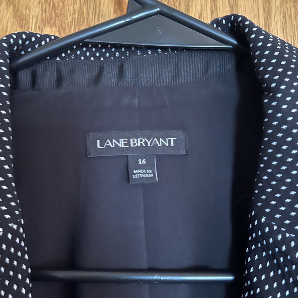 Lane Bryant plus sized blazer with small dots, classic black and white size 16 - Picture 3 of 6